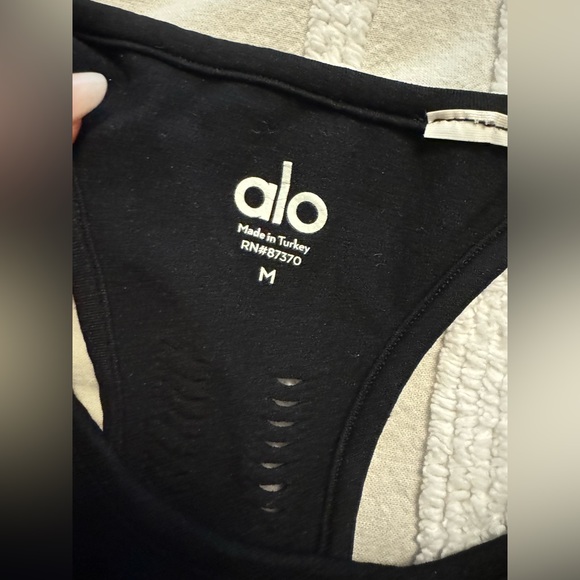 Alo ripped cropped top size M. Black - Picture 2 of 3